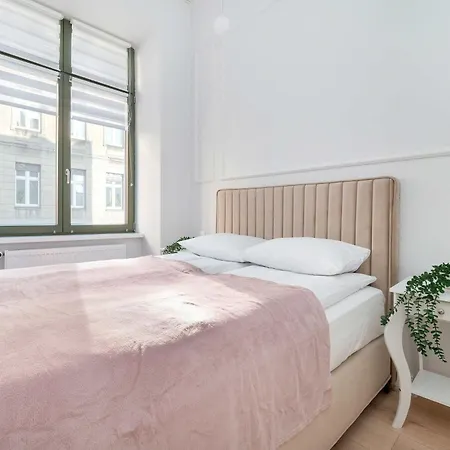 Apartament Wyjątkowe Dla 2 Osób W łodzi By Renters *