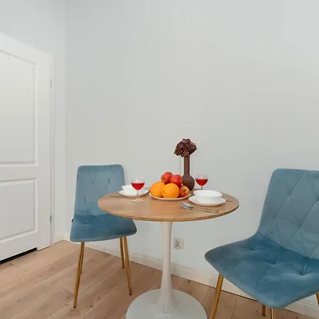 Apartament Wyjątkowe Dla 2 Osób W łodzi By Renters *